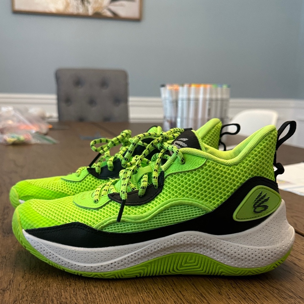 Kids Under Armour Curry Basketball Sneakers Size 5.5